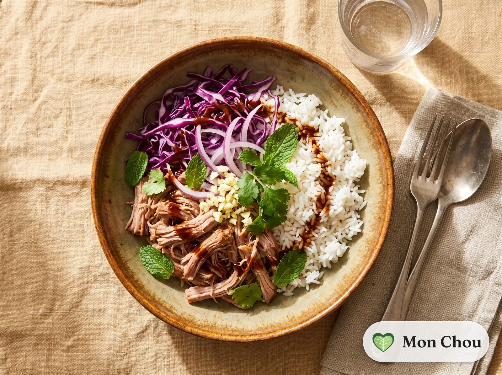 Pulled pork bowl with rice and red cabbage