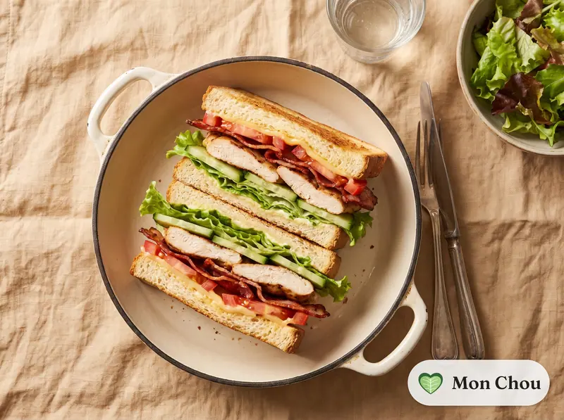 Club sandwich au poulet et salade